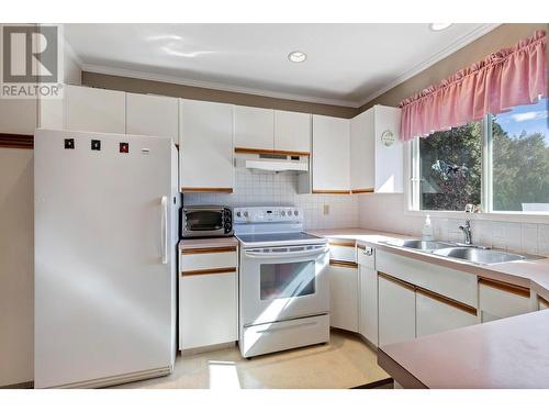 7 Caramillo Road, Kelowna, BC - Indoor Photo Showing Kitchen With Double Sink