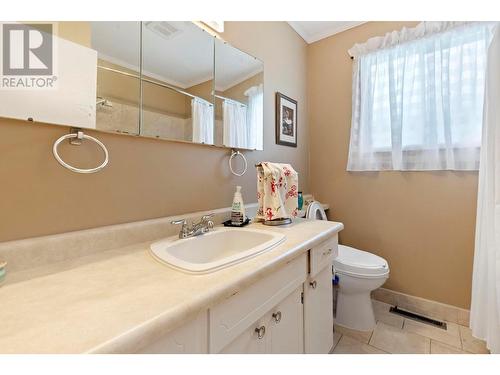 7 Caramillo Road, Kelowna, BC - Indoor Photo Showing Bathroom