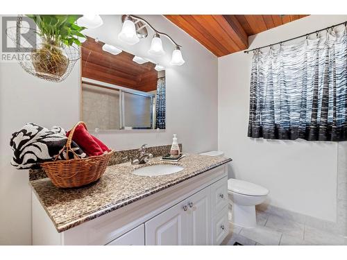 7 Caramillo Road, Kelowna, BC - Indoor Photo Showing Bathroom