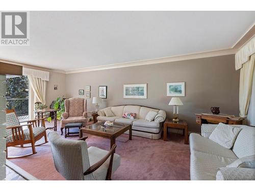 7 Caramillo Road, Kelowna, BC - Indoor Photo Showing Living Room