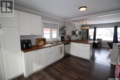 711 4Th Street E, Shaunavon, SK - Indoor Photo Showing Kitchen With Double Sink