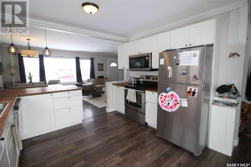 711 4Th Street E, Shaunavon, SK - Indoor Photo Showing Kitchen With Double Sink