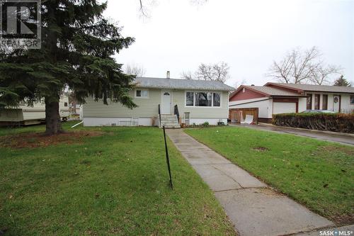 711 4Th Street E, Shaunavon, SK - Outdoor With Facade