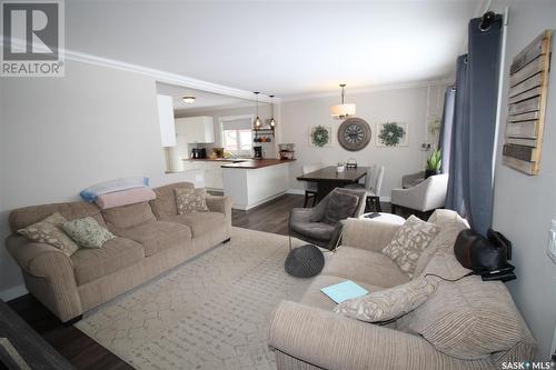 711 4Th Street E, Shaunavon, SK - Indoor Photo Showing Living Room