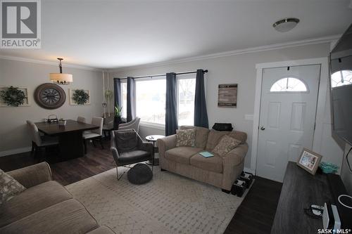 711 4Th Street E, Shaunavon, SK - Indoor Photo Showing Living Room