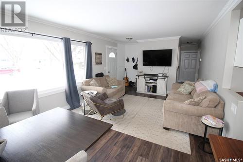 711 4Th Street E, Shaunavon, SK - Indoor Photo Showing Living Room