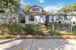 429 H AVENUE S  Saskatoon, SK S7M 1W6