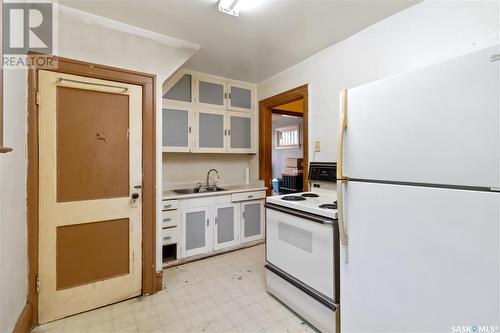 429 H Avenue S, Saskatoon, SK - Indoor Photo Showing Kitchen