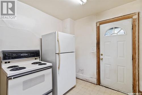 429 H Avenue S, Saskatoon, SK - Indoor Photo Showing Kitchen