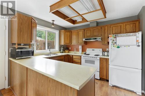 773 Terrien Way, Parksville, BC - Indoor Photo Showing Kitchen With Double Sink