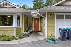 Entrance to property with a garage - 