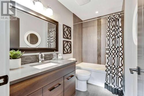 Upper Full Bathroom - 111 Mahogany Bay Se, Calgary, AB - Indoor Photo Showing Bathroom