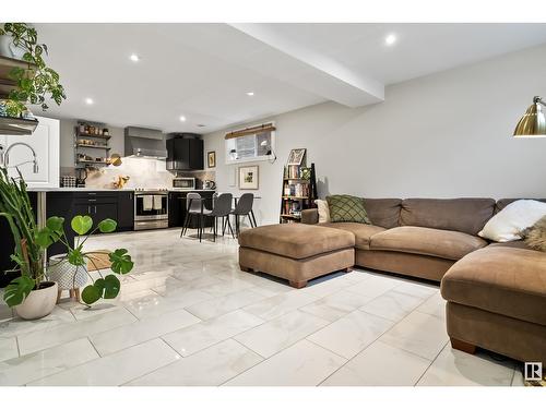 10213 75 St Nw, Edmonton, AB - Indoor Photo Showing Living Room