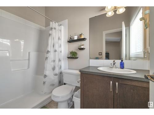 #8 13825 155 Av Nw, Edmonton, AB - Indoor Photo Showing Bathroom