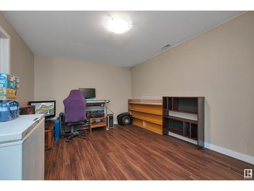 #8 13825 155 Av Nw, Edmonton, AB - Indoor