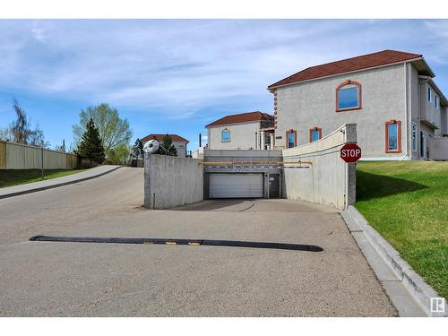 #8 13825 155 Av Nw, Edmonton, AB - Outdoor