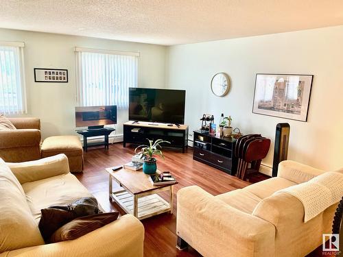 #302 14530 52 St Nw Nw, Edmonton, AB - Indoor Photo Showing Living Room