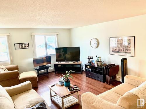 #302 14530 52 St Nw Nw, Edmonton, AB - Indoor Photo Showing Living Room