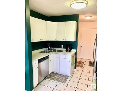 #302 14530 52 St Nw Nw, Edmonton, AB - Indoor Photo Showing Kitchen