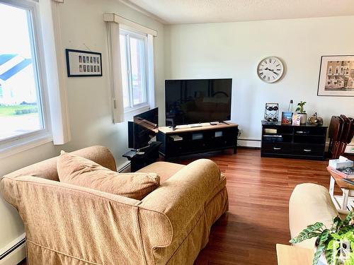 #302 14530 52 St Nw Nw, Edmonton, AB - Indoor Photo Showing Living Room