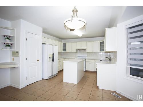 510 Kulawy Pt Nw Nw, Edmonton, AB - Indoor Photo Showing Kitchen