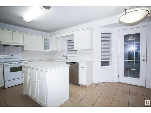 510 Kulawy Pt Nw Nw, Edmonton, AB - Indoor Photo Showing Kitchen