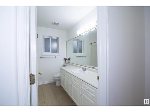 510 Kulawy Pt Nw Nw, Edmonton, AB - Indoor Photo Showing Bathroom