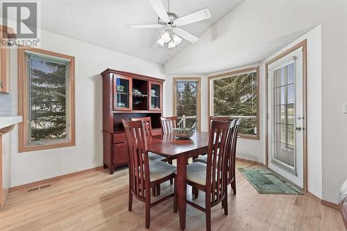 181 Hamptons Green Nw, Calgary, AB - Indoor Photo Showing Dining Room