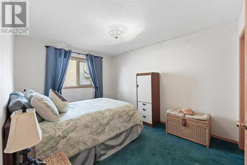 181 Hamptons Green Nw, Calgary, AB - Indoor Photo Showing Bedroom