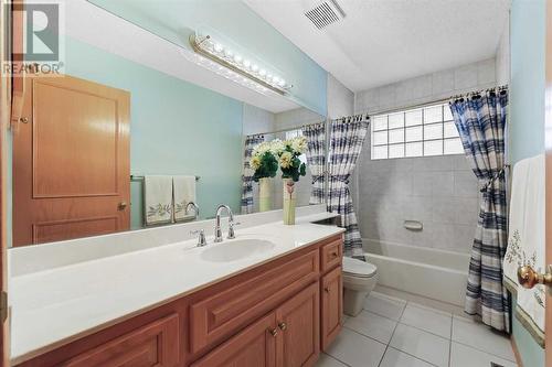 181 Hamptons Green Nw, Calgary, AB - Indoor Photo Showing Bathroom