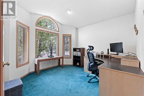 181 Hamptons Green Nw, Calgary, AB - Indoor Photo Showing Office