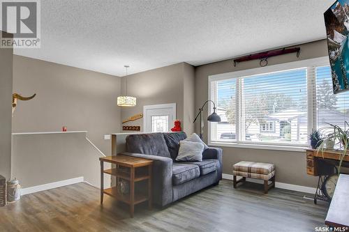 874 Seymour Crescent N, Regina, SK - Indoor Photo Showing Living Room