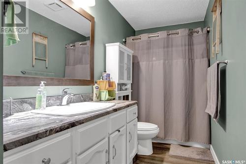 874 Seymour Crescent N, Regina, SK - Indoor Photo Showing Bathroom