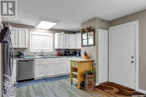 874 Seymour Crescent N, Regina, SK - Indoor Photo Showing Kitchen