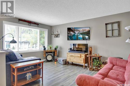 874 Seymour Crescent N, Regina, SK - Indoor Photo Showing Living Room