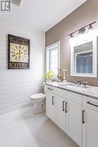 15 Tattersall Lane, Lambton Shores (Grand Bend), ON - Indoor Photo Showing Bathroom