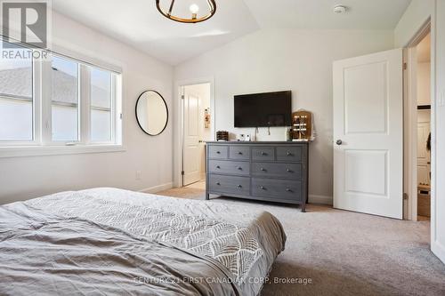 18 - 2491 Tokala Trail, London, ON - Indoor Photo Showing Bedroom