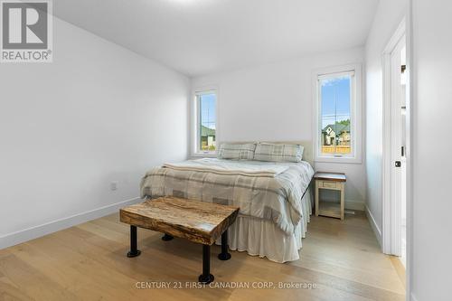 104 Foxborough Place, Thames Centre (Thorndale), ON - Indoor Photo Showing Bedroom