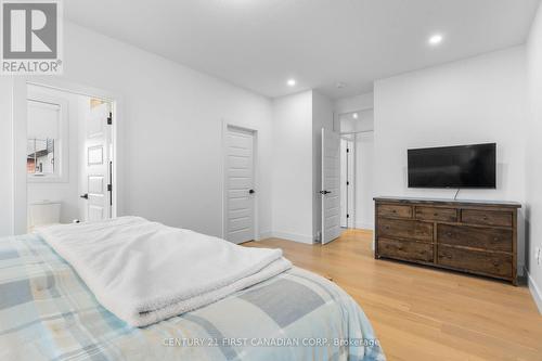 104 Foxborough Place, Thames Centre (Thorndale), ON - Indoor Photo Showing Bedroom