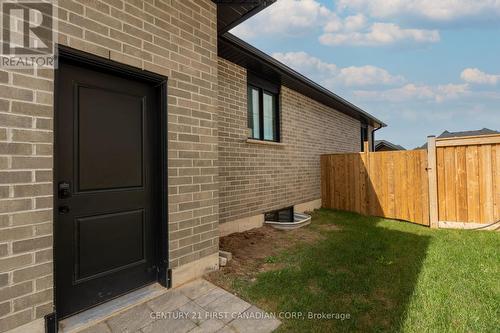 104 Foxborough Place, Thames Centre (Thorndale), ON - Outdoor With Exterior