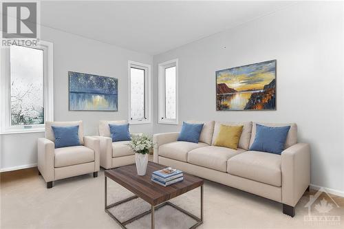 646 Hamsa Street, Ottawa, ON - Indoor Photo Showing Living Room