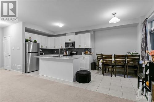 646 Hamsa Street, Ottawa, ON - Indoor Photo Showing Kitchen