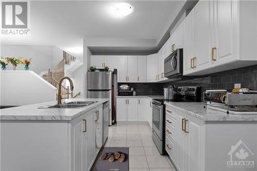 646 Hamsa Street, Ottawa, ON - Indoor Photo Showing Kitchen With Double Sink