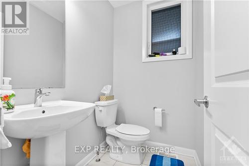 646 Hamsa Street, Ottawa, ON - Indoor Photo Showing Bathroom