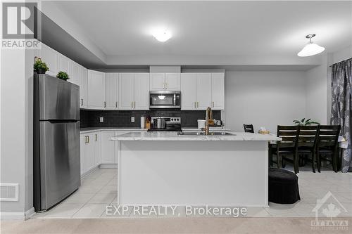 646 Hamsa Street, Ottawa, ON - Indoor Photo Showing Kitchen With Double Sink