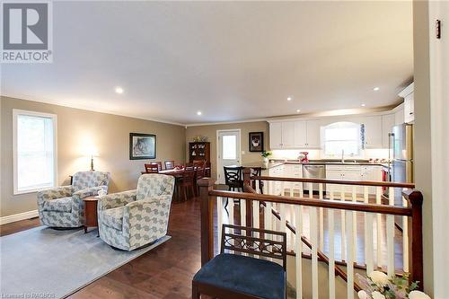 495190 Traverston Road, West Grey, ON - Indoor Photo Showing Living Room