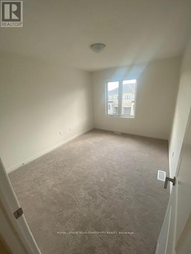 92 Phoenix Boulevard, Barrie, ON - Indoor Photo Showing Other Room