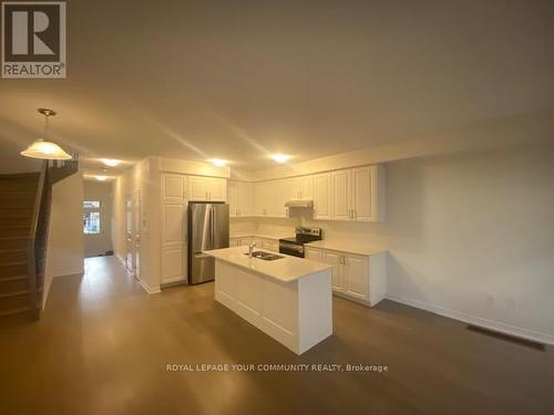 92 Phoenix Boulevard, Barrie, ON - Indoor Photo Showing Kitchen