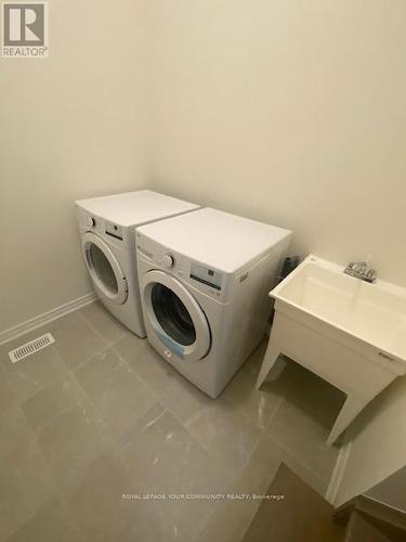 92 Phoenix Boulevard, Barrie, ON - Indoor Photo Showing Laundry Room