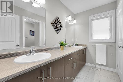 71 Riley Crescent, Centre Wellington, ON - Indoor Photo Showing Bathroom